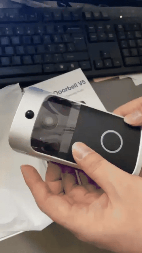 "Smart Wireless Video Doorbell – Clear Video, Easy Setup & Motion Detection"
