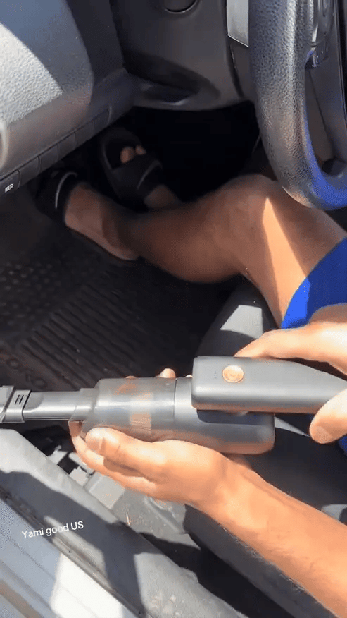 "Folding Mini Vacuum Cleaner – Handy, Cordless & Easy-to-Carry Design"